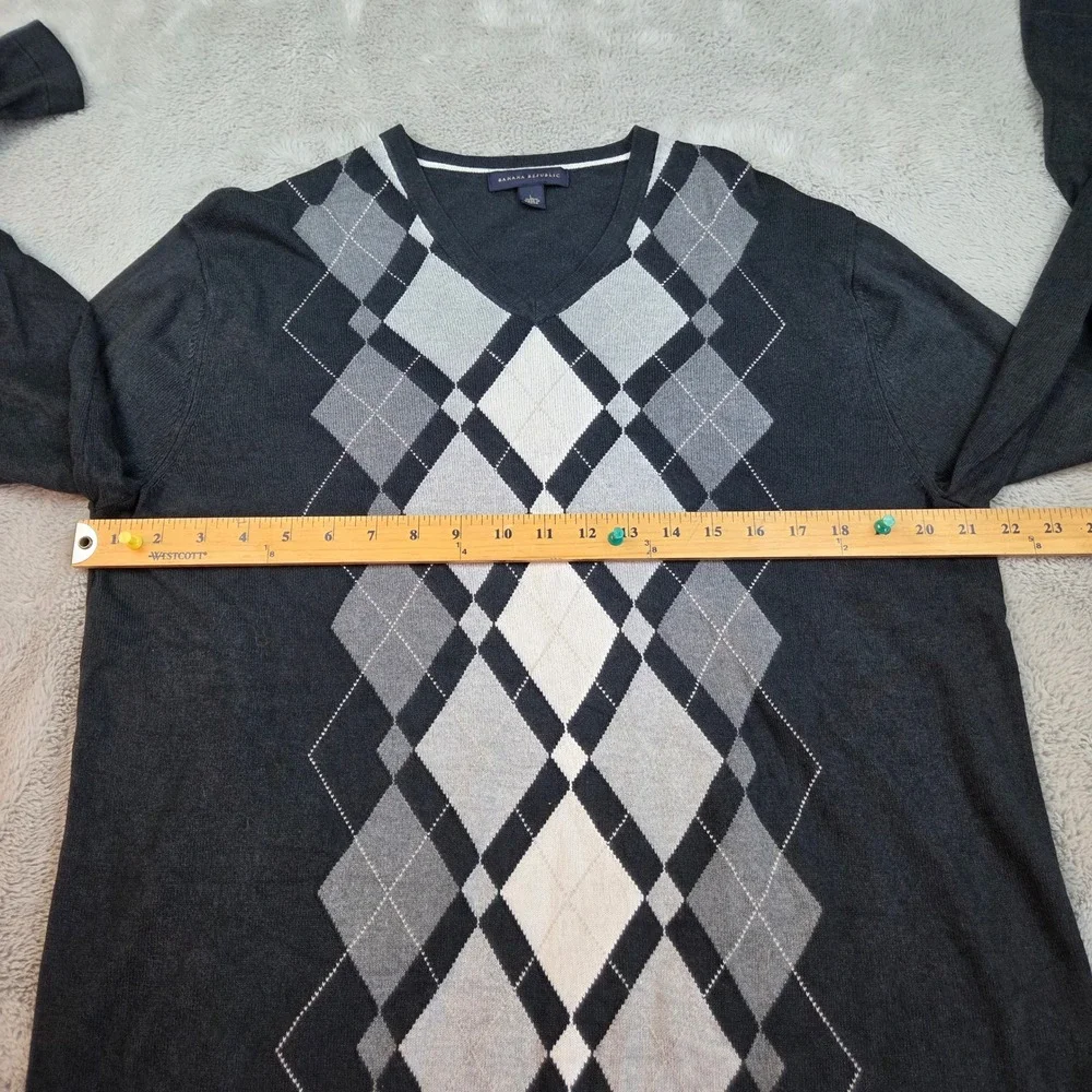 Banana Republic Silk Cashmere Argyle Sweater Mens L V-Neck Knit Charcoal Grey